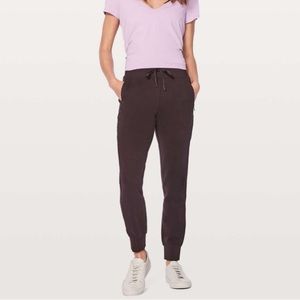 Lululemon women’s Get Going Jogger 28.5” Black Cherry Burgundy Purple size 8